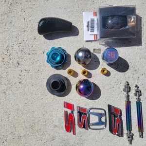 Si emblems, shift knobs, gas caps for honda/Acura